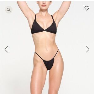SKIMS SIGNATURE SWIM
STRING BIKINI BOTTOM SIZE M